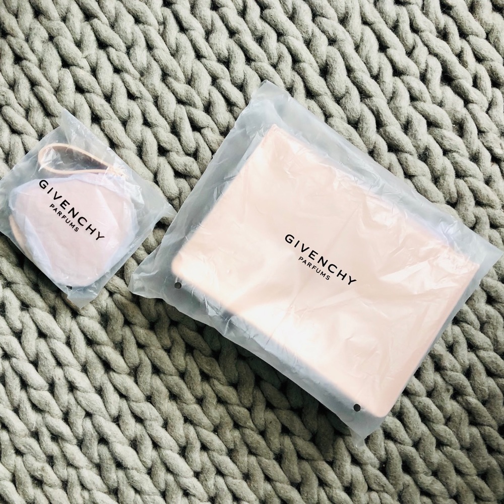 GIVENCHY cosmetic bag set brand new